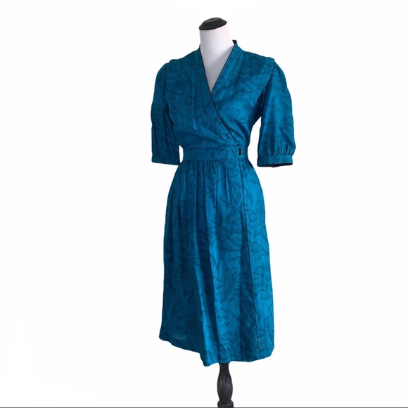 Robbie Bee Dresses & Skirts - Vintage Floral Short Sleeve Wrap Dress Robbie Bee